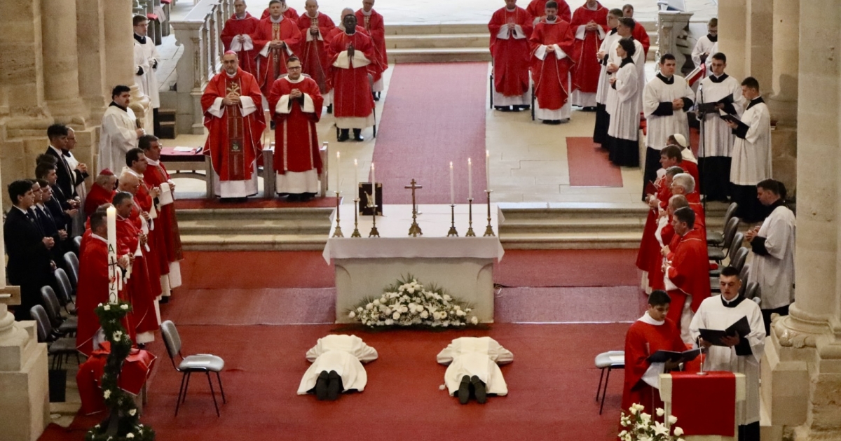 Két Hargita megyei kis­papot szentelt diakónussá a Gyulafehérvári Főegyházmegye érseke